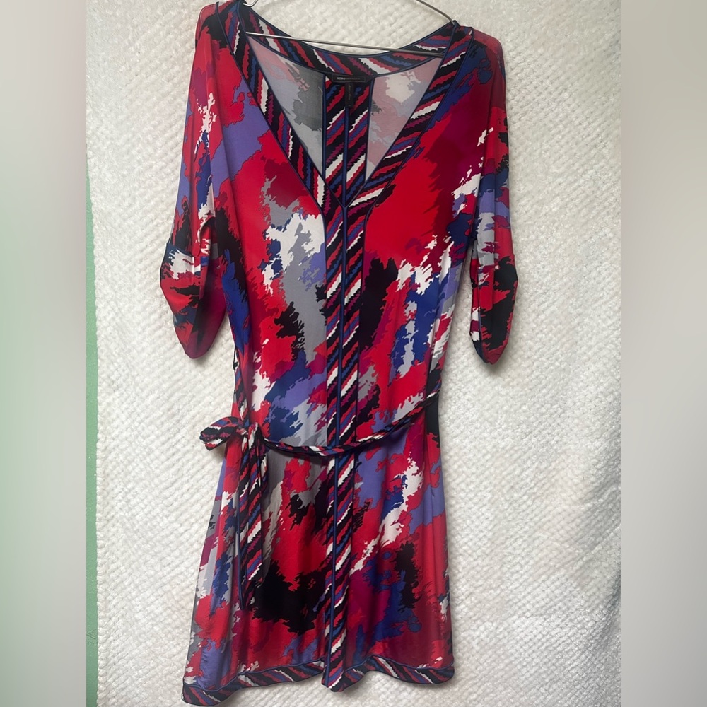 BCBGMaxAzria Brushstroke Red and Blue Dress Stretch Waist Tie V Neckline Medium